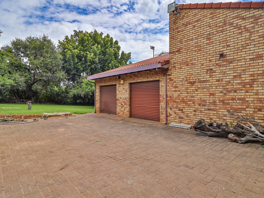 6 Bedroom Property for Sale in Waagfontein North West